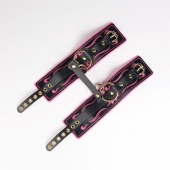 Черные кожаные оковы с розовой строчкой - Crazy Handmade - купить с доставкой в Курске Черные кожаные оковы с розовой строчкой - Crazy Handmade - купить с доставкой в Курске
