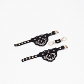 Черные кожаные наручники с клепками, кольцами и золотистой фурнитурой - Crazy Handmade - купить с доставкой в Курске Черные кожаные наручники с клепками, кольцами и золотистой фурнитурой - Crazy Handmade - купить с доставкой в Курске