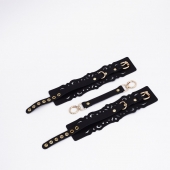 Черный кожаные оковы с узорами и золотистой фурнитурой - Crazy Handmade - купить с доставкой в Курске Черный кожаные оковы с узорами и золотистой фурнитурой - Crazy Handmade - купить с доставкой в Курске