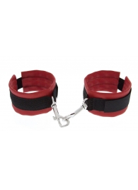 Красно-чёрные полиуретановые наручники Luxurious Handcuffs - Blush Novelties - купить с доставкой в Курске