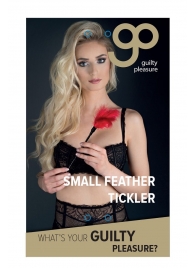 Пластиковая метелочка с красными пёрышками Small Feather Tickler - 32 см. - Blush Novelties - купить с доставкой в Курске