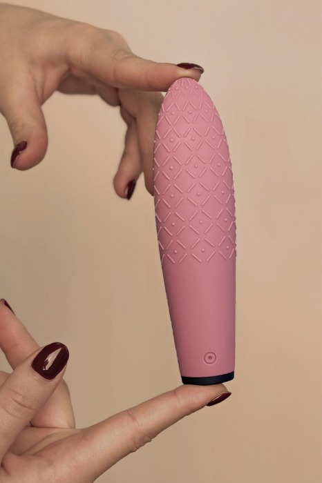 Розовый мини-вибратор с сенсорным управлением Lumi - Le Frivole