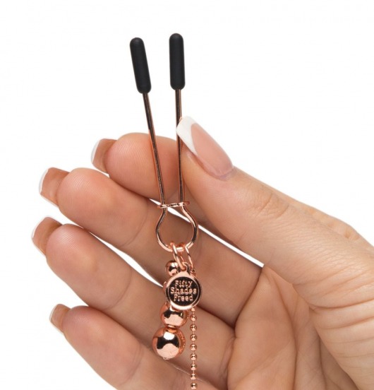 Золотистые зажимы для сосков и клитора All Sensation Nipple and Clitoral Chain - Fifty Shades of Grey - купить с доставкой в Курске